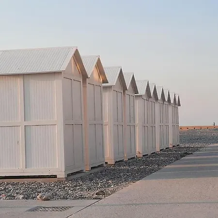 Holiday home Maison Les Cordiers Le Treport
